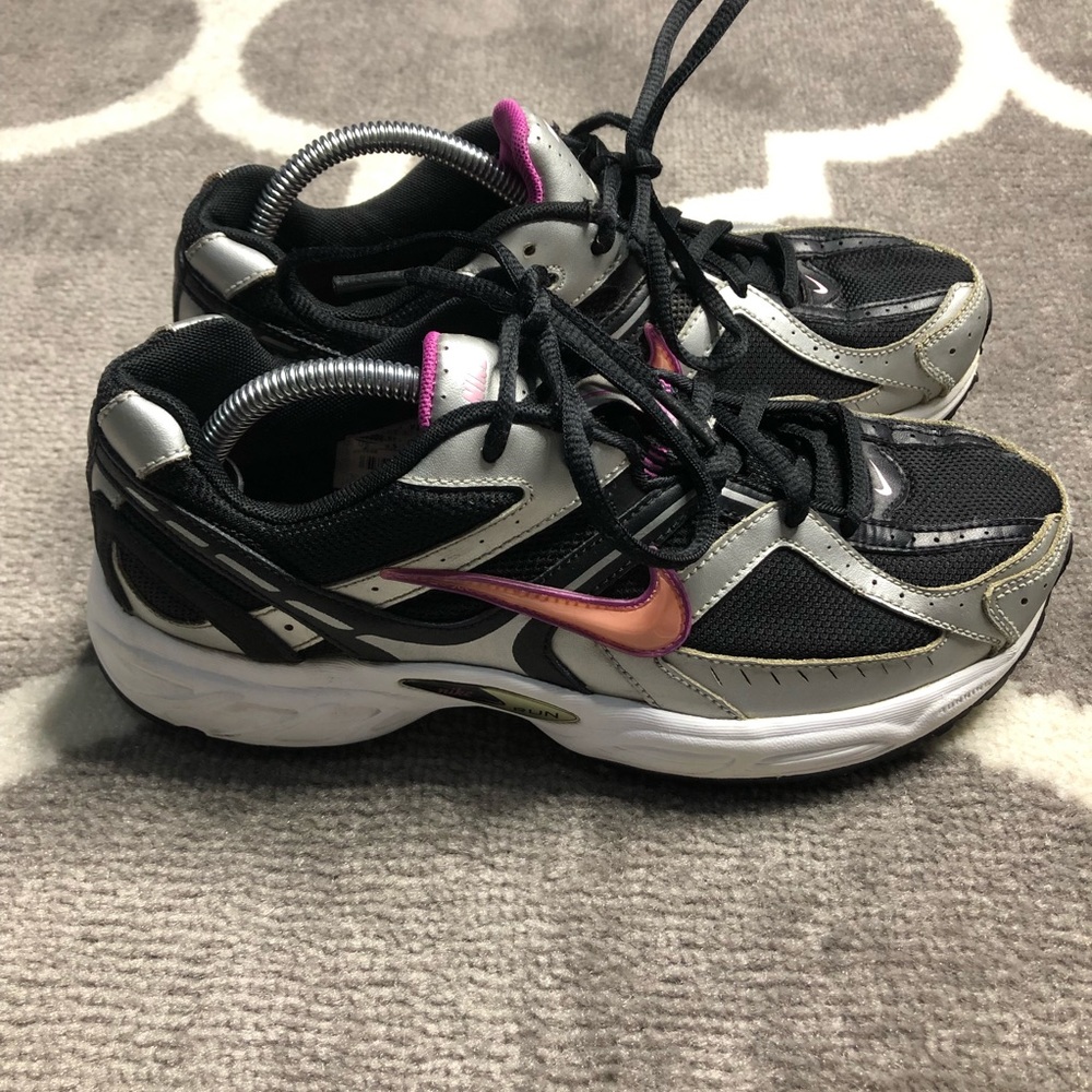 Nike Sneakers Womens Sz 8 Black Pink Running Athletic Shoes